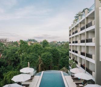 Deluxe Twin Room with River View and Free Daily Shuttle to Ubud City