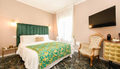 Deluxe Queen Room