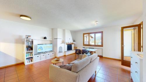 Apartment with Lake View