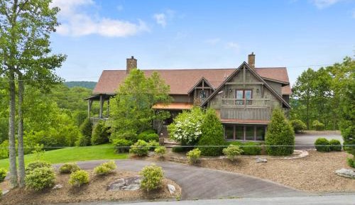 Four-Bedroom Holiday Home