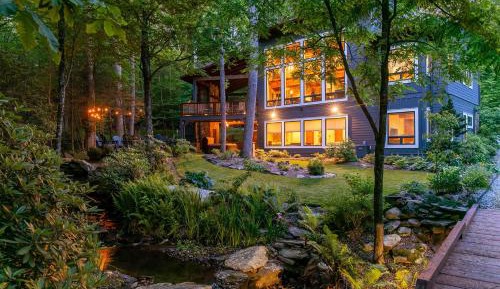 Three-Bedroom Holiday Home 