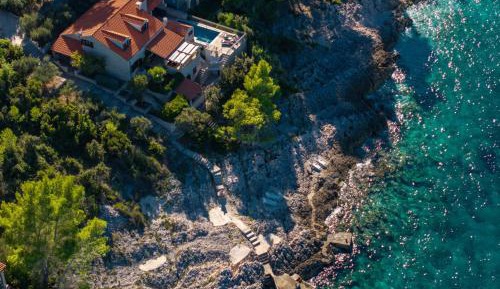 Villa - Beach Front