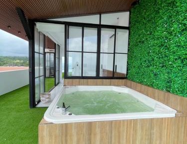 Deluxe Suite with Spa Bath