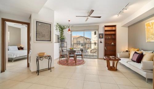 Apartment with City View