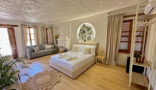 Junior Suite with Pool View