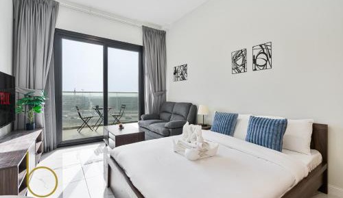 Studio Apartment with Balcony