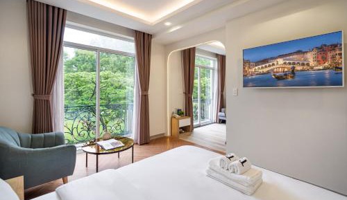 King Suite with Balcony