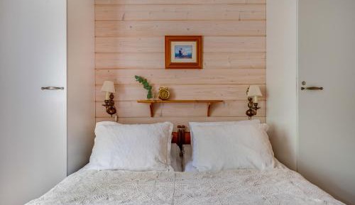 Two-Bedroom Apartment with Lake View