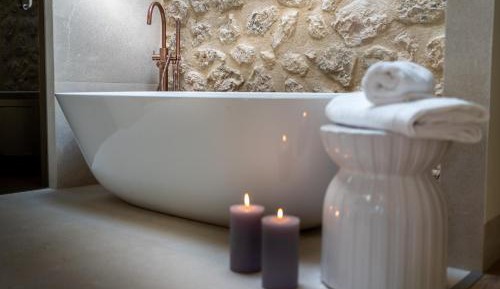 King Suite with Free-Standing Bath