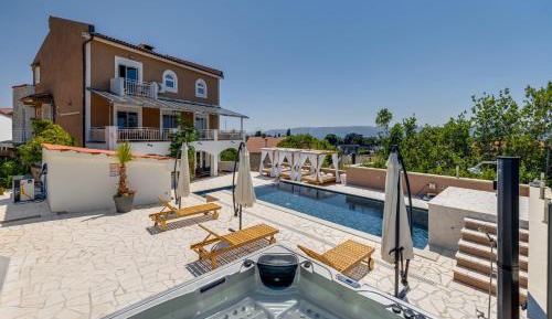 Five-Bedroom Apartment