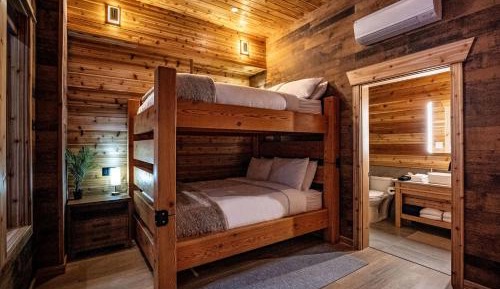 Suite with Hot Tub