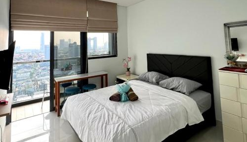 One-Bedroom Apartment with Balcony and City View
