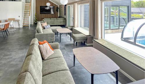 Ten-Bedroom Holiday Home