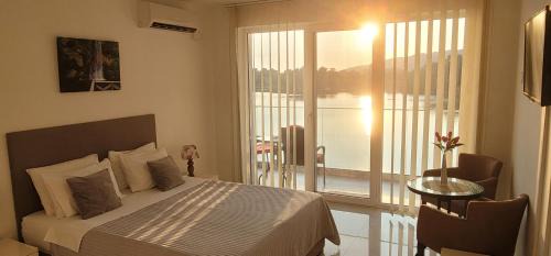 Double Room with Lake View