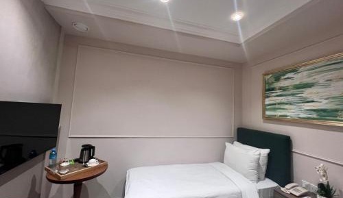 Small Single Room Without Window