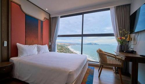 Two-Bedroom Apartment with Balcony and Sea View