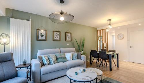 Two-Bedroom Apartment with Lake View