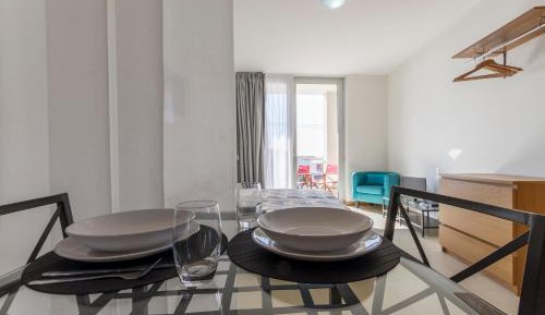 Studio Apartment with Balcony - Lower Floor