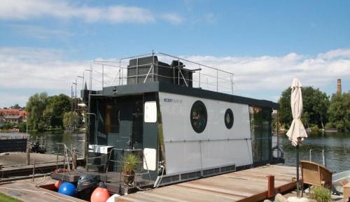 One-Bedroom House Boat