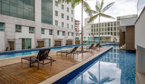 Apartment with Pool View 