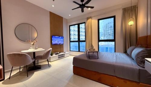 Deluxe One-Bedroom Apartment