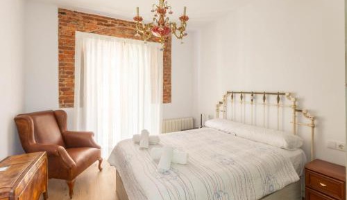 Three-Bedroom Apartment with Balcony