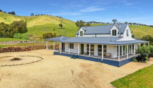 Four-Bedroom Holiday Home
