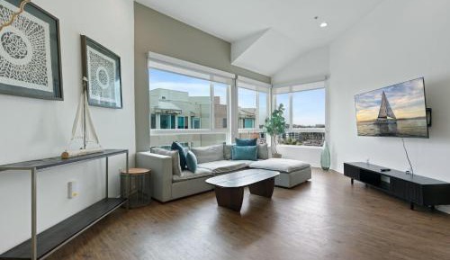 Two-Bedroom Deluxe Apartment with Ocean View