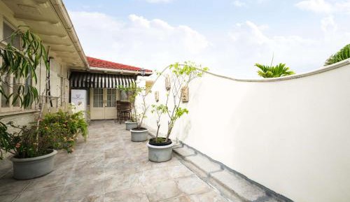 King Suite with Terrace, Sitting Area, Dining Area, Wet Bar and Bath Tub - Non-Smoking