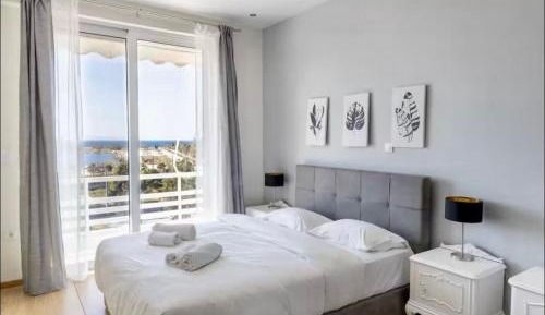 Two-Bedroom Deluxe Apartment with Ocean View