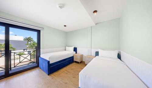 Three-Bedroom Premium Apartment with Resort View