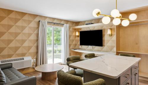 Deluxe King Suite