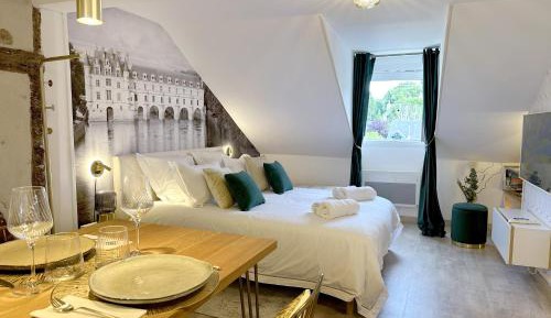 One-Bedroom Apartment with City View