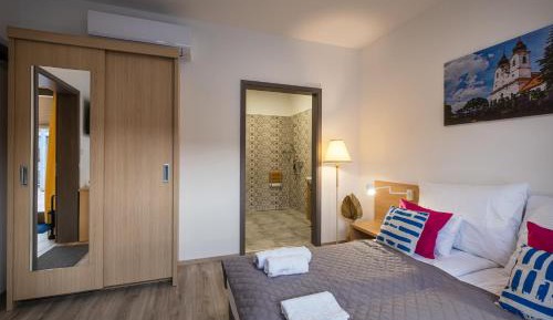 Standard Queen Room