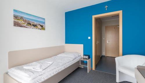 Standard Single Room with Mountain and Lake View