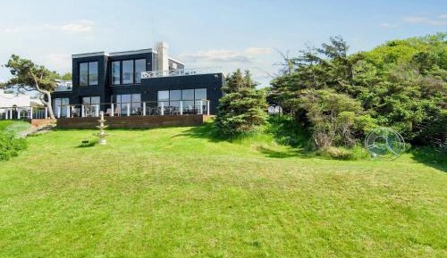 Five-Bedroom Holiday Home