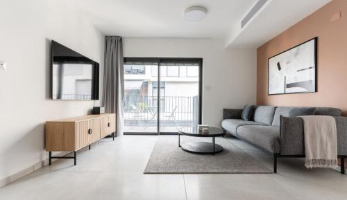 One-Bedroom Apartment with Balcony