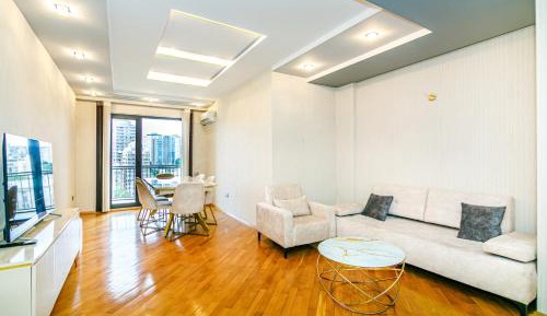 Deluxe One-Bedroom Apartment