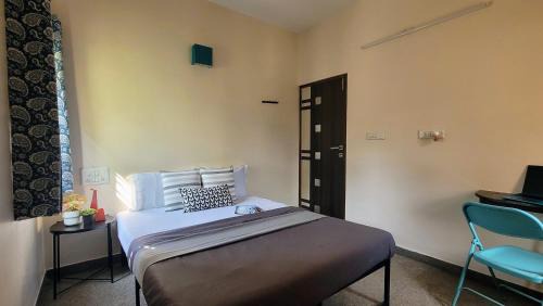 One-Bedroom Apartment with Balcony