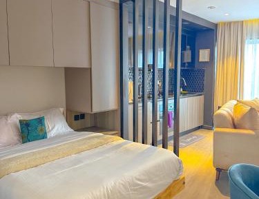 Studio Apartment with Queen Bed