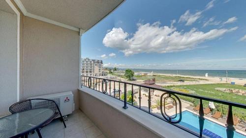 One-Bedroom Apartment with Sea View (2 Adults + 2 Children) 