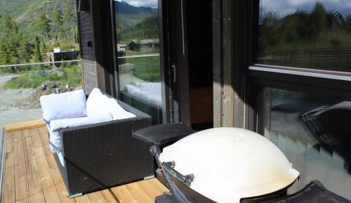 Apartment with Mountain View