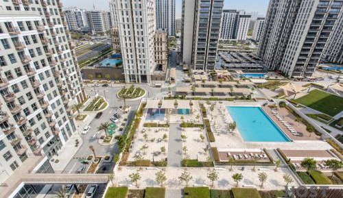 Apartment with Pool View 