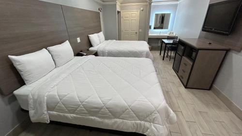2 Queen Beds Accessible Non-Smoking