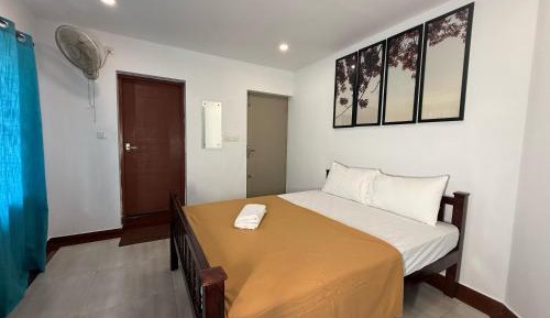 Deluxe Double Room (2 Adults + 1 Child)