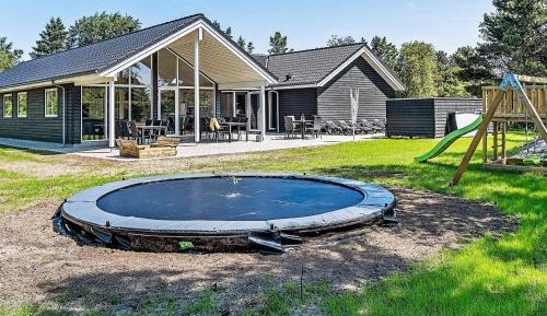 Eight-Bedroom Holiday Home