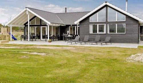 Eight-Bedroom Holiday Home