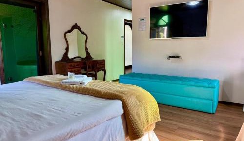Deluxe Suite with Spa Bath