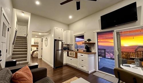 Deluxe Queen Suite