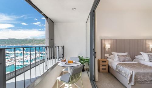 Deluxe Double or Twin Room with Sea View